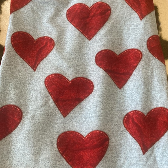 LuLaRoe Valentine’s Day leggings. Size one size. NWOT - Picture 2 of 4